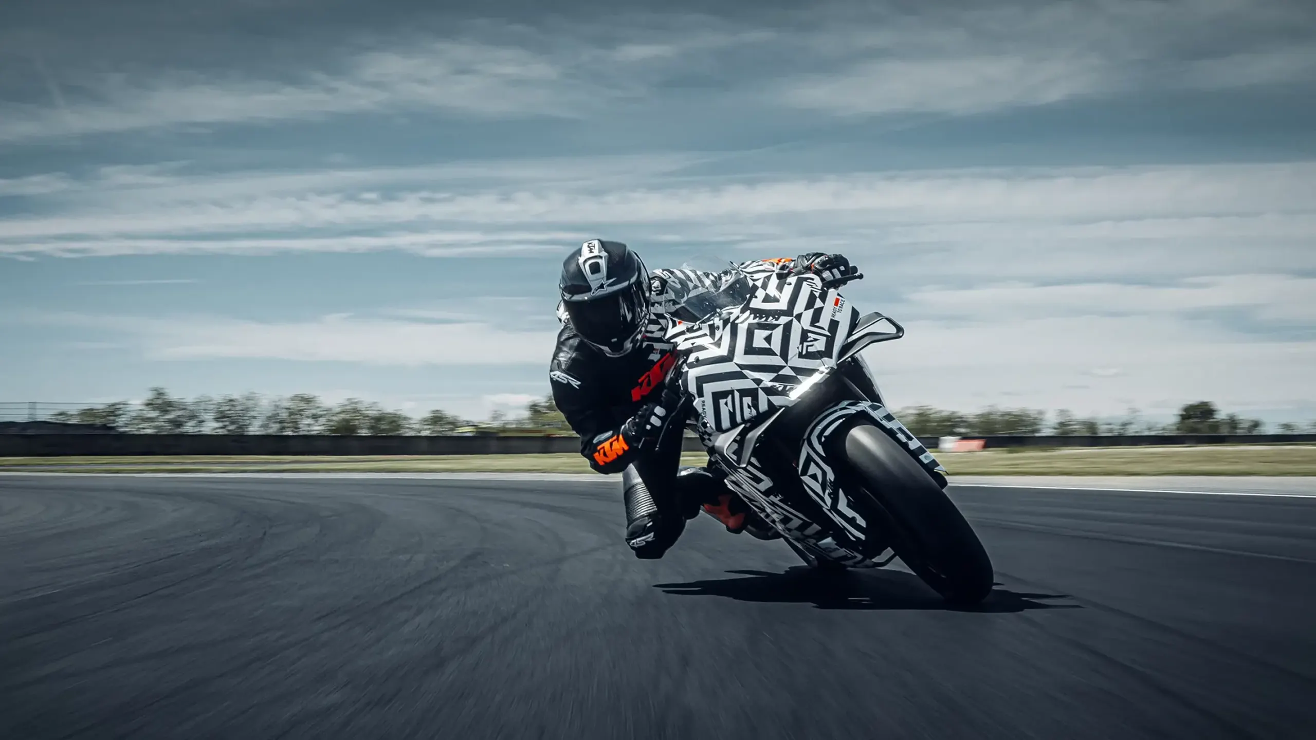 2025 KTM 990 RC R