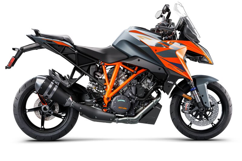 477645_1290 SuperDuke GT MY22 US Orange 90-Right_North America_STUDIO.jpg