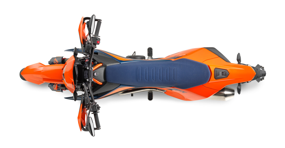 659453_MY26_KTM 690 SMC R_Top down view_EU_GLOBAL_USA_STUDIO.jpg