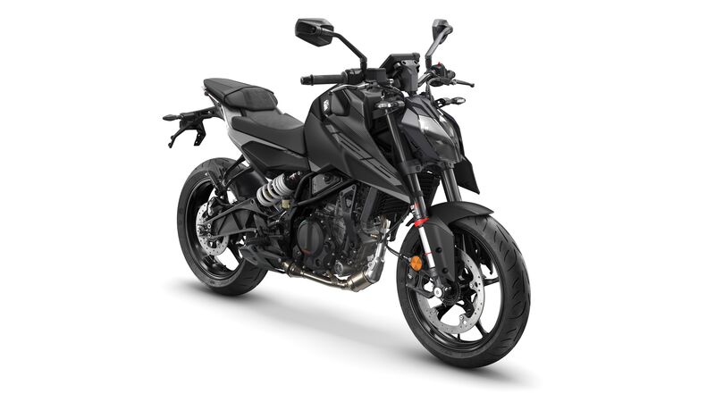 727407_MY26-KTM-125 DUKE-Black_002_EU_GLOBAL_IMAGES.jpg