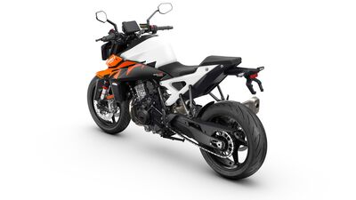 726032_MY26_KTM_990-Duke-rear-left_EU_GLOBAL_MY26 KTM 990 DUKE_IMAGES_STUDIO (1).jpg